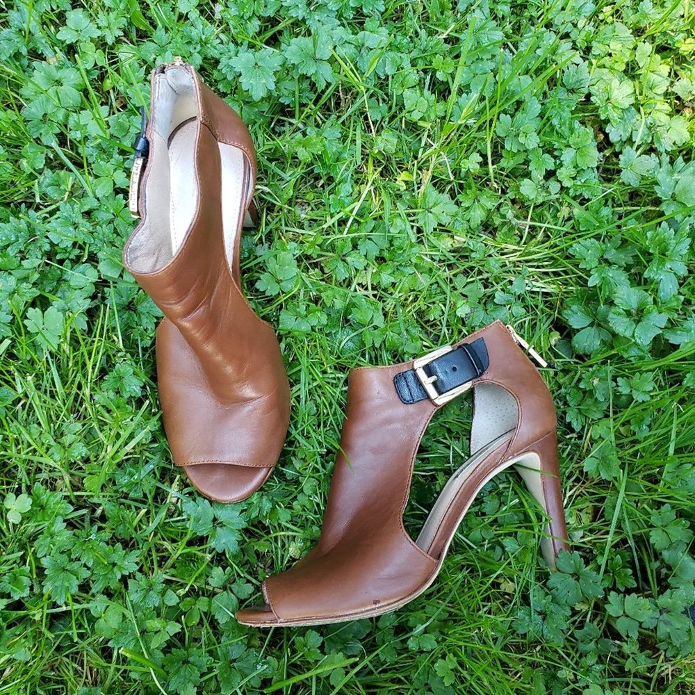 Louise et Cie Cutout Leather Open Toe Heels 7B 37